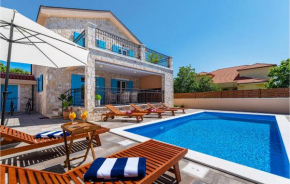 Cozy Home In Privlaka With Heated Swimming Pool
